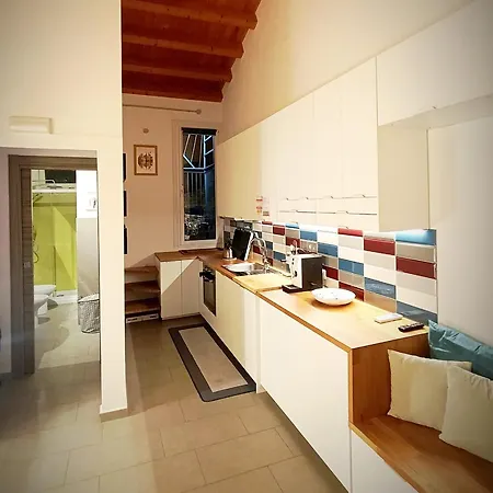 Casa Cuto Near Station Apartmán *